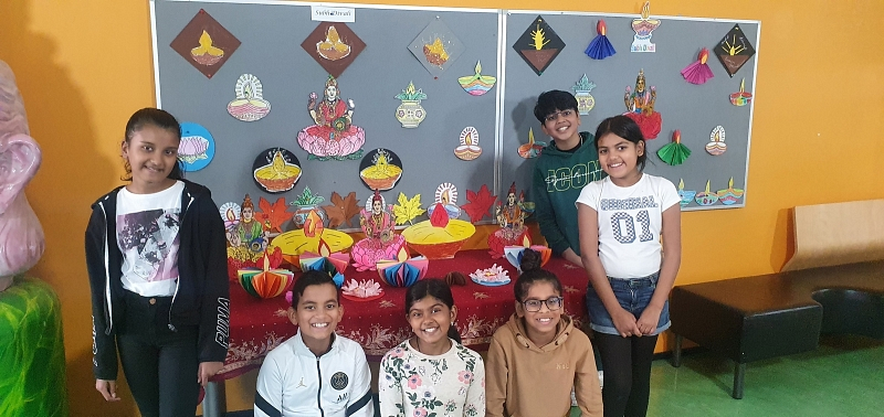 Het team en de leerlingen van de Shri Vishnu School wensen u een Subh Divali